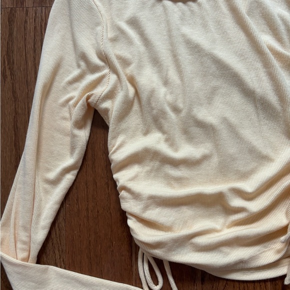 Princess Polly pastel yellow ribbed long sleeve ruched crop top - Picture 6 of 6